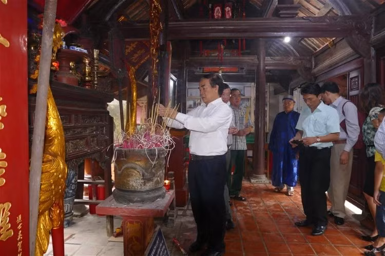 Chuyện chưa kể ở đền thờ “Phụ tử đồng khoa” ảnh 1