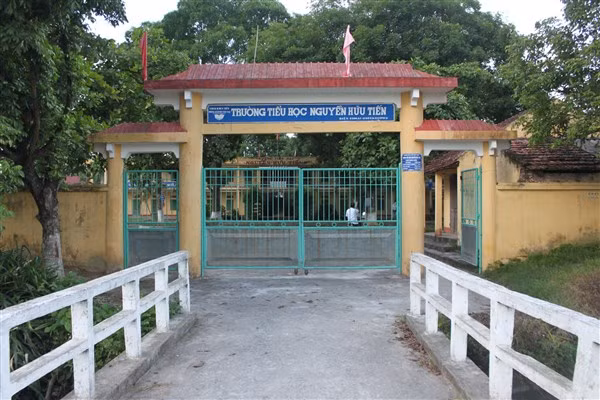 Trường tiểu học mang tên tác giả vẽ Quốc kỳ tại xã Yên Bắc.