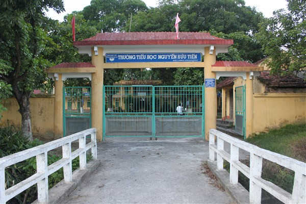 Trường tiểu học mang tên tác giả vẽ Quốc kỳ tại xã Yên Bắc. Trường tiểu học mang tên tác giả vẽ Quốc kỳ tại xã Yên Bắc.