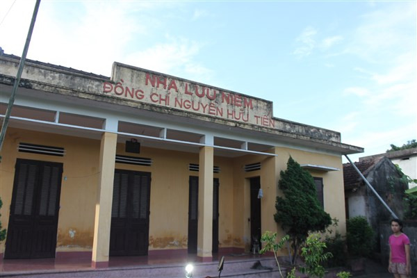 Nhà lưu niệm Nguyễn Hữu Tiến tại quê nhà. Nhà lưu niệm Nguyễn Hữu Tiến tại quê nhà.