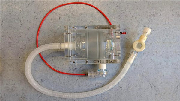 Nhóm nghiên cứu OxVent đang sử dụng các vật liệu sẵn có để chế tạo máy thở trong phòng thí nghiệm của đại học Anh.