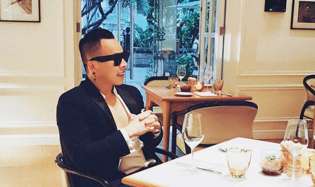 Hành động lạ của Vũ Khắc Tiệp khi khu chung cư bị phong tỏa vì dịch Covid-19