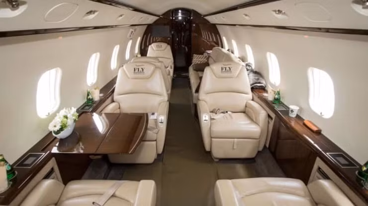 Giới siêu giàu tự cách ly COVID-19 ở những nơi không thể tin nổi ảnh 2