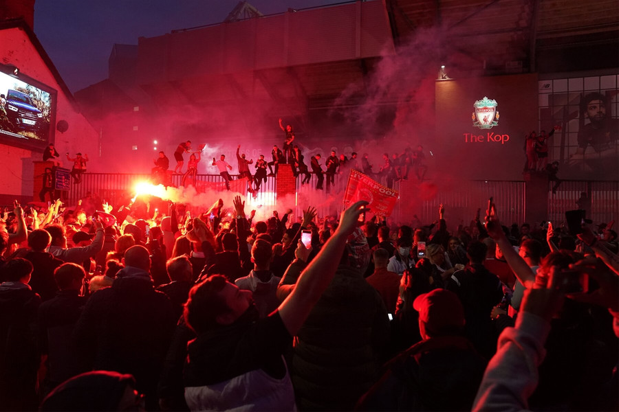 Bắt 9 cổ động viên Liverpool quá khích tại sân Anfield