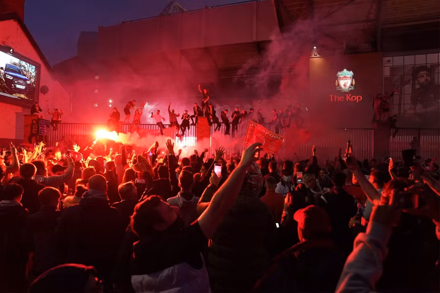 Bắt 9 cổ động viên Liverpool quá khích tại sân Anfield