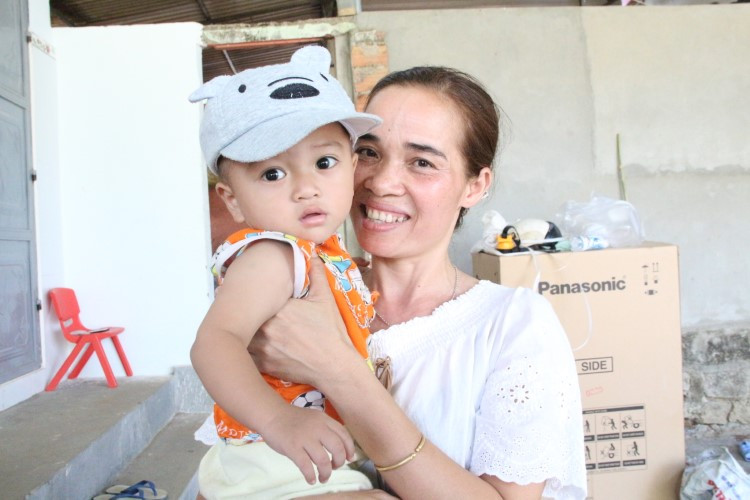 Người chở che những mảnh đời bất hạnh ảnh 1