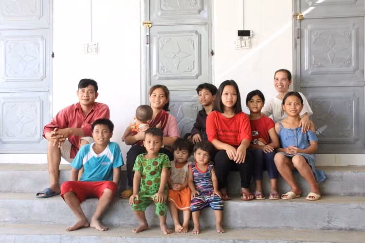 Người chở che những mảnh đời bất hạnh