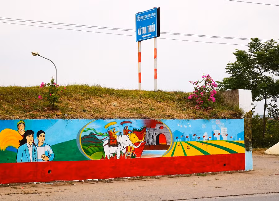 Khám phá con đường bích họa đầy màu sắc của Hà Nội ảnh 4