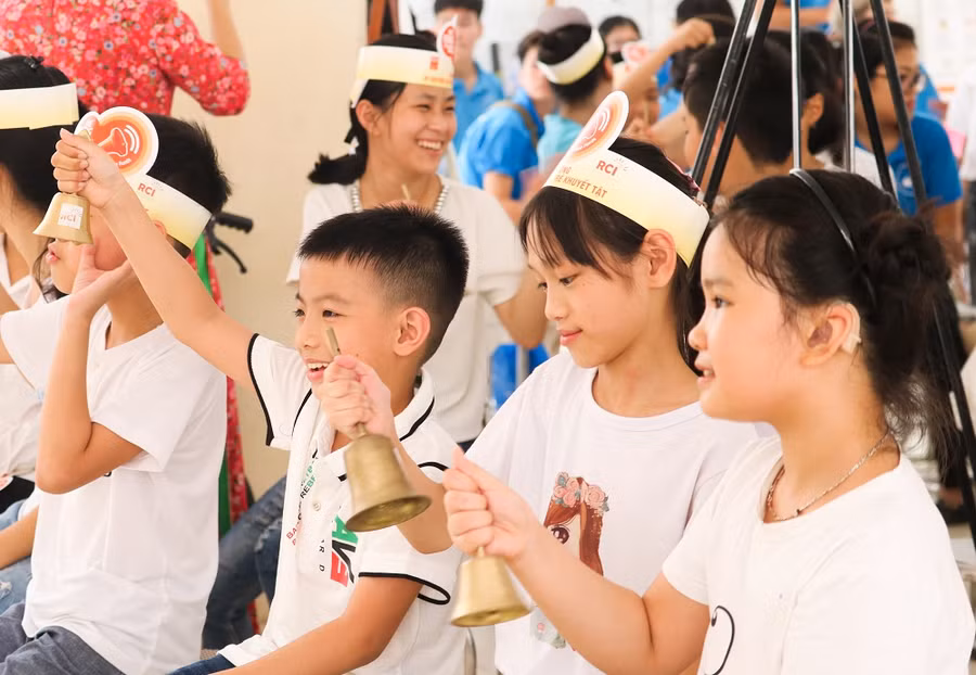 Ngân vang tiếng chuông ủng hộ quyền đi học của trẻ em khuyết tật ảnh 5