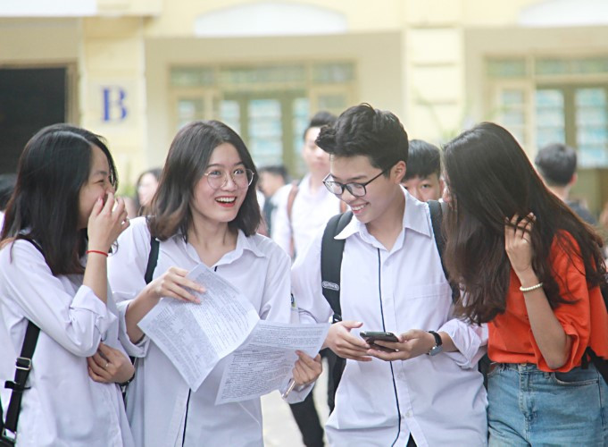 Thứ trưởng Bộ GD&ĐT Nguyễn Hữu Độ: Chung sống an toàn với dịch ảnh 2 Thứ trưởng Bộ GD&ĐT Nguyễn Hữu Độ: Chung sống an toàn với dịch ảnh 2
