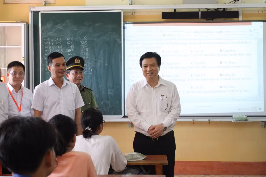 Thứ trưởng Nguyễn Hữu Độ: Chuẩn bị kỹ lưỡng cơ sở vật chất phục vụ thi tốt nghiệp THPT