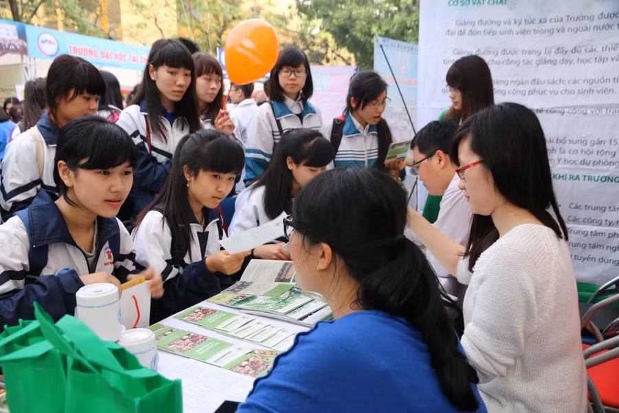 Các trường đại học miền Tây tăng tốc tuyển sinh ảnh 1