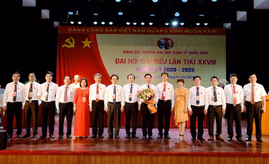 Đại hội đại biểu Đảng bộ Trường ĐH Kinh tế quốc dân thành công tốt đẹp