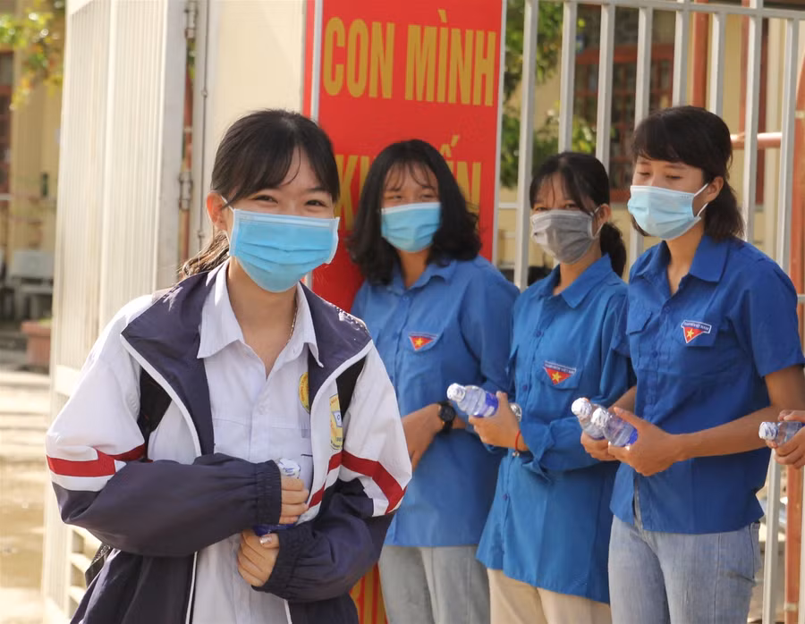 Điện Biên: Thí sinh tươi tắn rời trường thi sau bài thi môn Địa lý