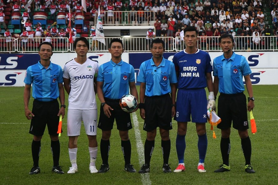 Báo động chất lượng trọng tài V.League 2020