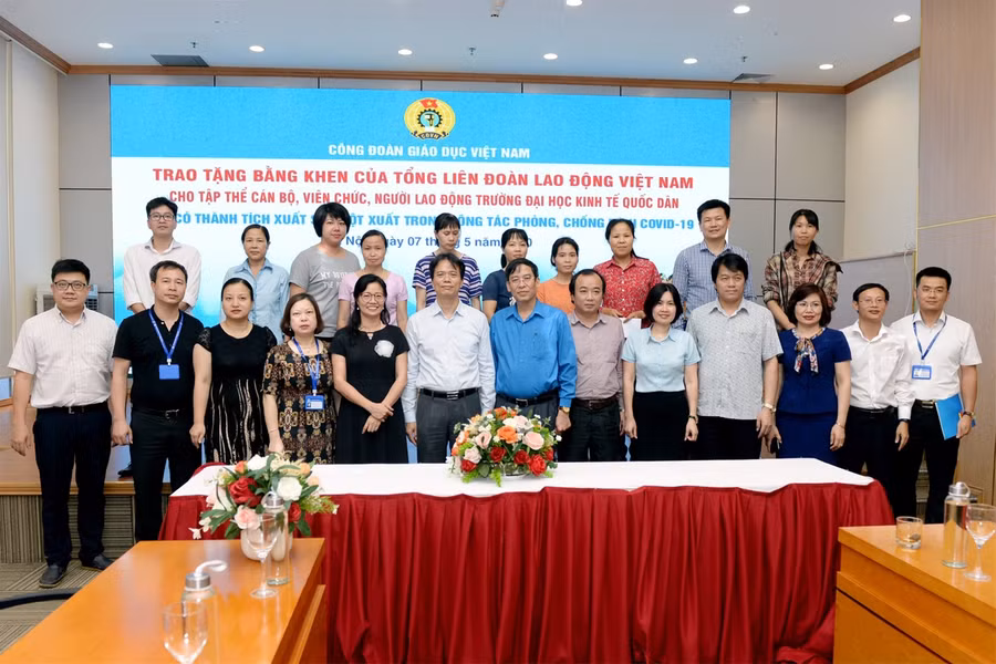 Tổng LĐLĐ Việt Nam đánh giá cao hiệu quả chương trình thiện nguyện "Cây gạo NEU" ảnh 1