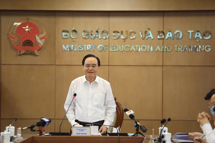 Bộ GD&ĐT trao đổi trực tuyến với 63 tỉnh thành về tổ chức thi tốt nghiệp THPT