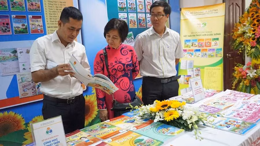 Phó Thủ tướng Vũ Đức Đam: Tiếp tục thực hiện xã hội hóa biên soạn SGK, không sử dụng ngân sách Nhà nước