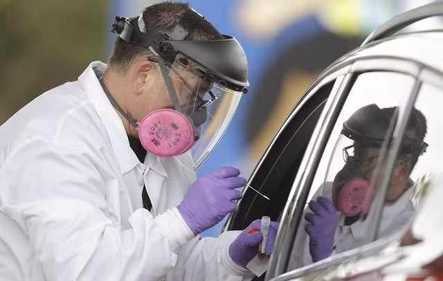 Hơn 3,3 triệu ca mắc Covid-19, cuộc chiến còn dai dẳng