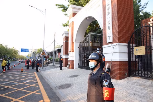 Hình ảnh HS Bắc Kinh lần đầu trở lại lớp học ảnh 3