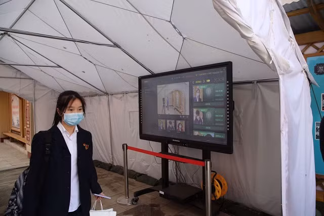 Hình ảnh HS Bắc Kinh lần đầu trở lại lớp học ảnh 4