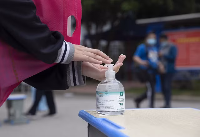 HS Vũ Hán phải xét nghiệm Covid-19 trước khi quay lại trường ảnh 5