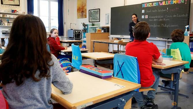 Thụy Sĩ mở cửa trường học trở lại: Trẻ em phấn khích, phụ huynh lo lắng ảnh 2