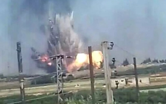 Hình ảnh không lực Syria cho nổ tung kho đạn lớn của phiến quân tại tỉnh Idlib Hình ảnh không lực Syria cho nổ tung kho đạn lớn của phiến quân tại tỉnh Idlib