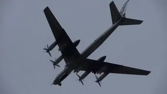 Nga công bố clip máy bay ném bom Tu-95 bay sát biên giới Mỹ