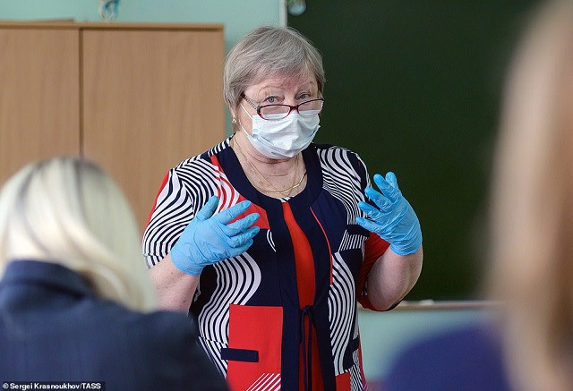 Học sinh nhiều quốc gia phấn khích đi học trở lại ảnh 20