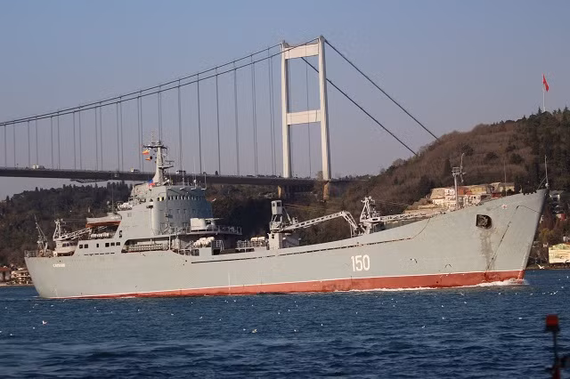 Tàu Nga chuyển một lượng lớn xe tăng tới Syria ảnh 1