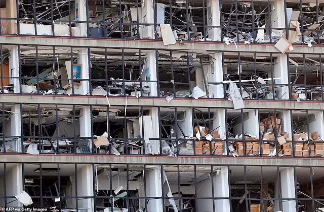 Cảnh tan hoang như tận thế sau vụ nổ gây động đất ở Beirut ảnh 3