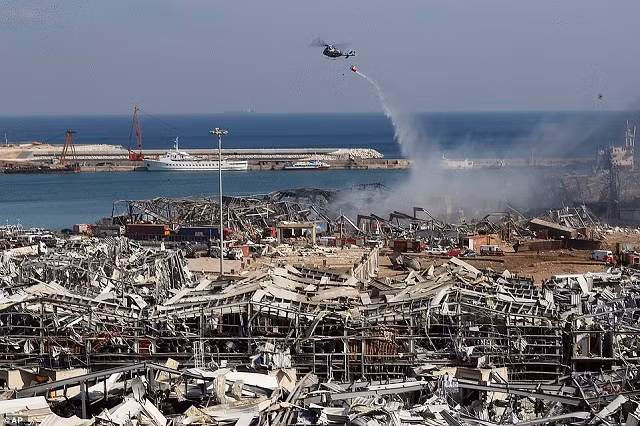 Cảnh tan hoang như tận thế sau vụ nổ gây động đất ở Beirut ảnh 7