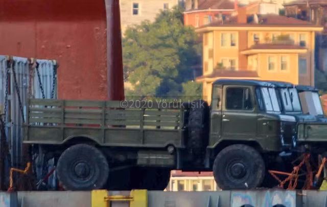 Tàu Nga chở đầy vũ khí hướng về Syria ảnh 2