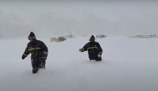 Trung Quốc: Bão tuyết bất ngờ xuất hiện giữa mùa hè Trung Quốc: Bão tuyết bất ngờ xuất hiện giữa mùa hè