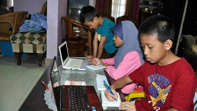 Malaysia: Chồng chất khó khăn khi dạy trực tuyến ảnh 2