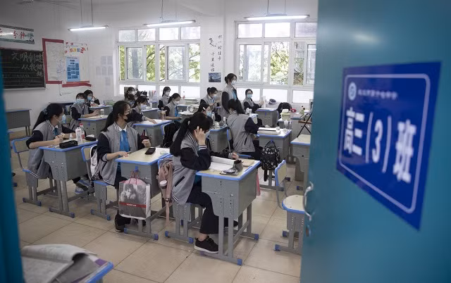 HS Vũ Hán phải xét nghiệm Covid-19 trước khi quay lại trường