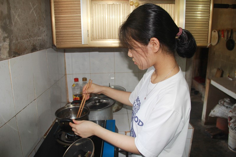 Cô học trò mê ngoại ngữ "nuôi" ước mơ thành nhà ngoại giao ảnh 2