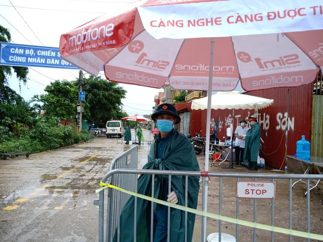 Siết an ninh, mạnh tay “dập dịch” thôn Hạ Lôi (Hà Nội) ảnh 2 Siết an ninh, mạnh tay “dập dịch” thôn Hạ Lôi (Hà Nội) ảnh 2