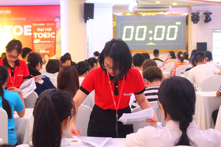 Gần 1.000 thí sinh tranh tài cuộc thi TOEIC miễn phí ảnh 5
