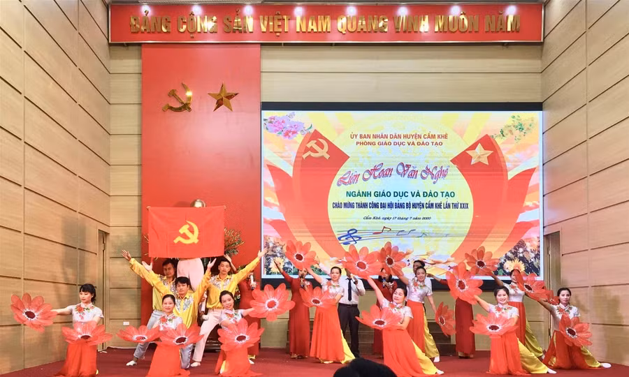 Ngành GD Cẩm Khê tổ chức nhiều hoạt động văn hóa ý nghĩa