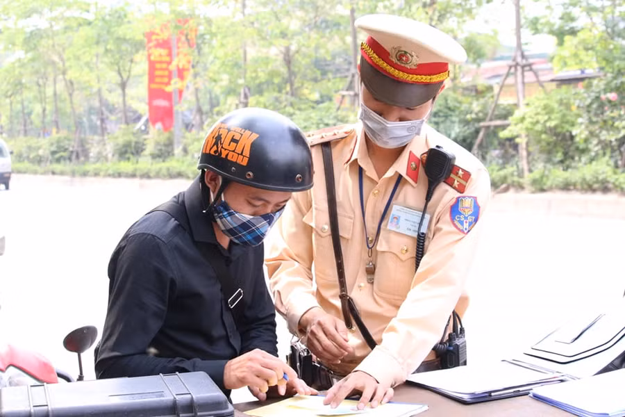 Không có chuyện tiêu cực khi nộp phạt vi phạm hành chính về giao thông qua trực tuyến ảnh 1