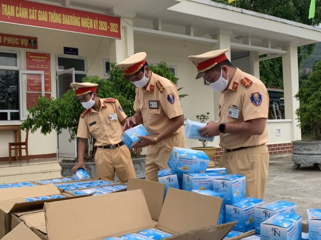 Cảnh sát giao thông triển khai biện pháp cấp bách giữa dịch Covid-19