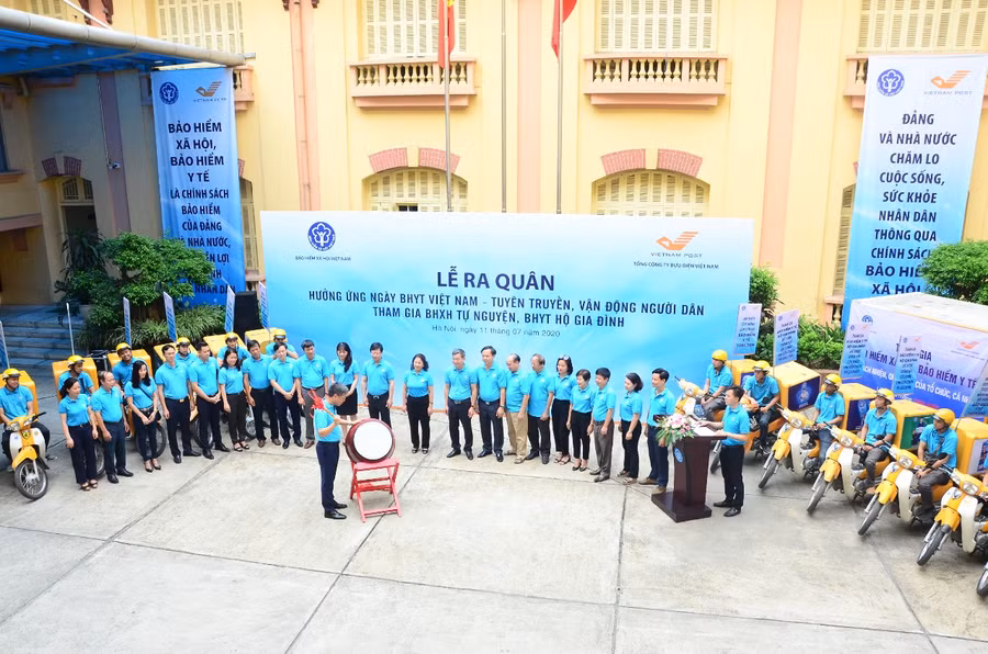 Ra quân tuyên truyền, vận động người dân tham gia BHXH, BHYT ảnh 1
