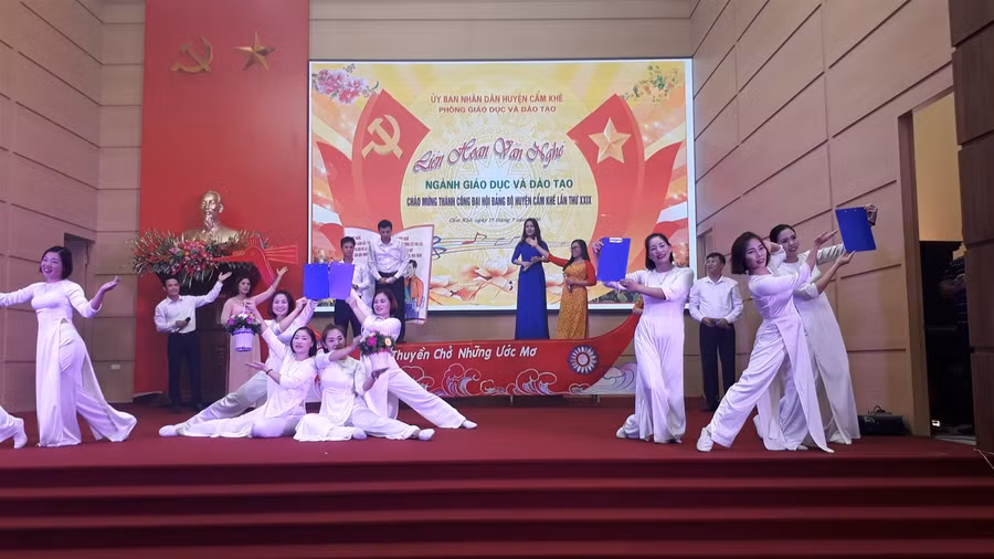 Ngành GD Cẩm Khê tổ chức nhiều hoạt động văn hóa ý nghĩa ảnh 1