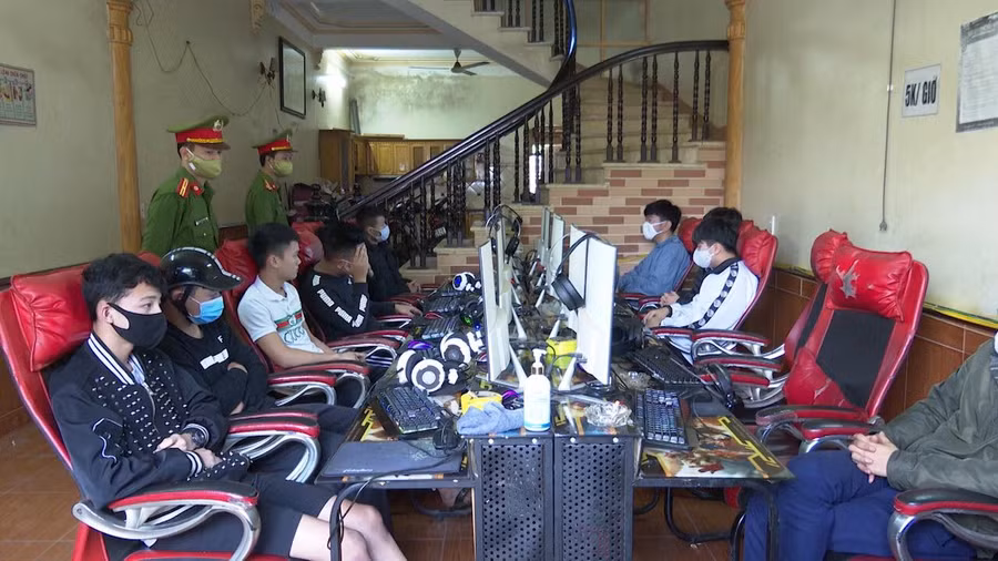 Phú Thọ: Gần 20 thanh niên tụ tập chơi game tại quán net trong mùa dịch Covid-19 ảnh 1