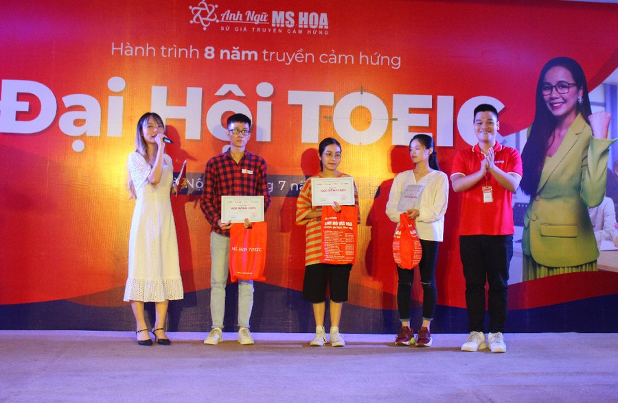 Gần 1.000 thí sinh tranh tài cuộc thi TOEIC miễn phí ảnh 8