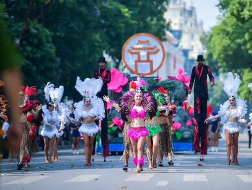 Hà Nội tạm dừng hoạt động đông người tại không gian đi bộ hồ Hoàn Kiếm