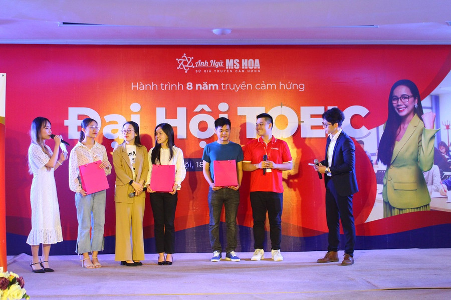 Gần 1.000 thí sinh tranh tài cuộc thi TOEIC miễn phí ảnh 7