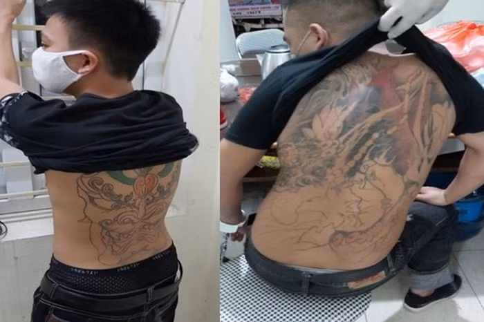 Hà Nội: Chốt kiểm dịch Covid-19 bắt giữ 2 thanh niên "thủ" 4 giáo dài ảnh 1